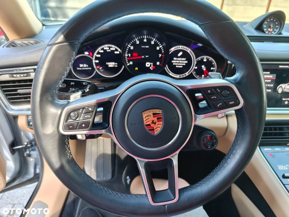 Porsche Panamera 4 - 10
