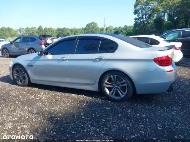 BMW Seria 5 550i - 14