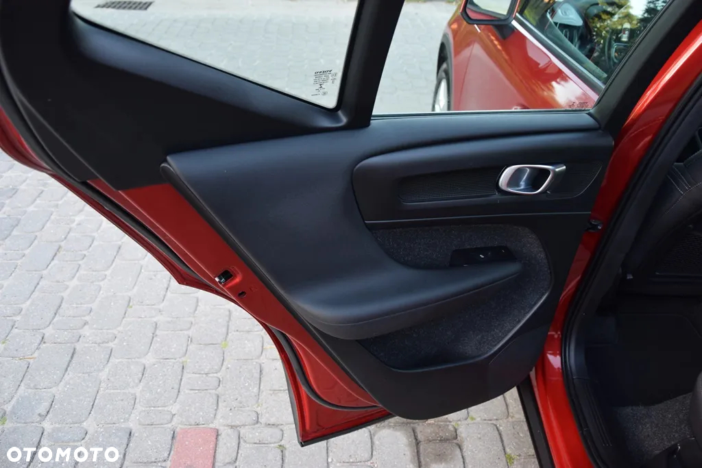Volvo XC 40 T2 Plus Bright - 27