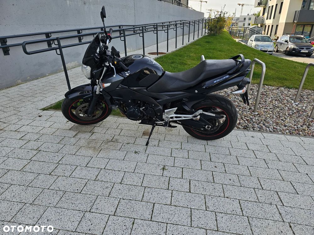 Suzuki GSR - 3