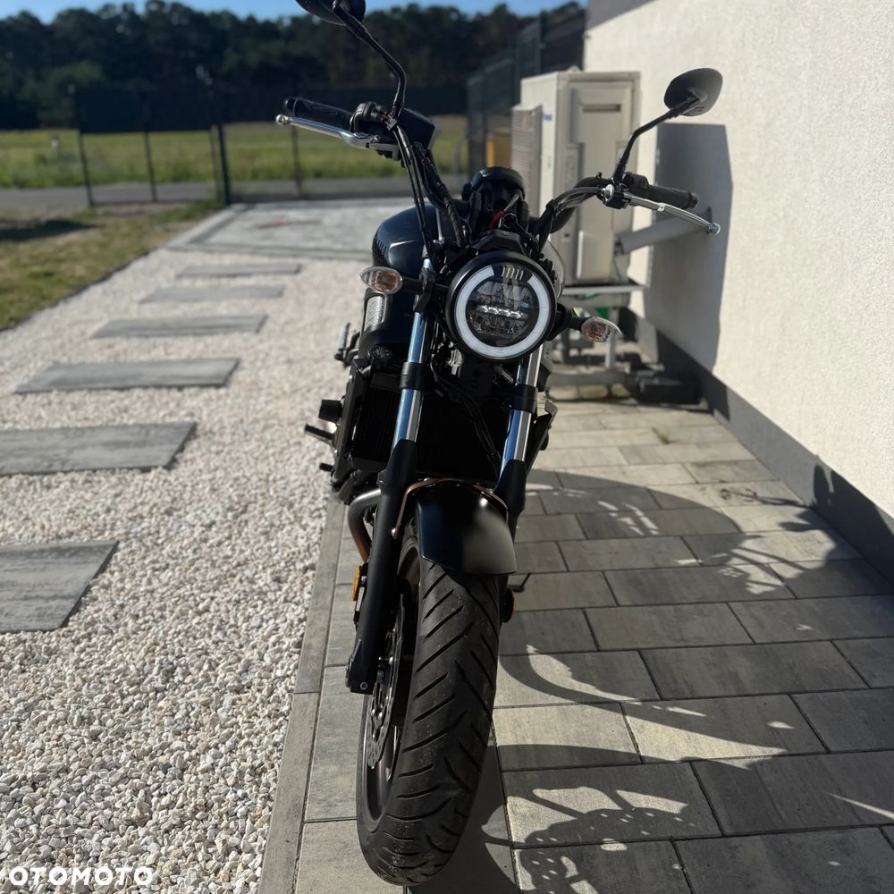 Yamaha XSR - 7