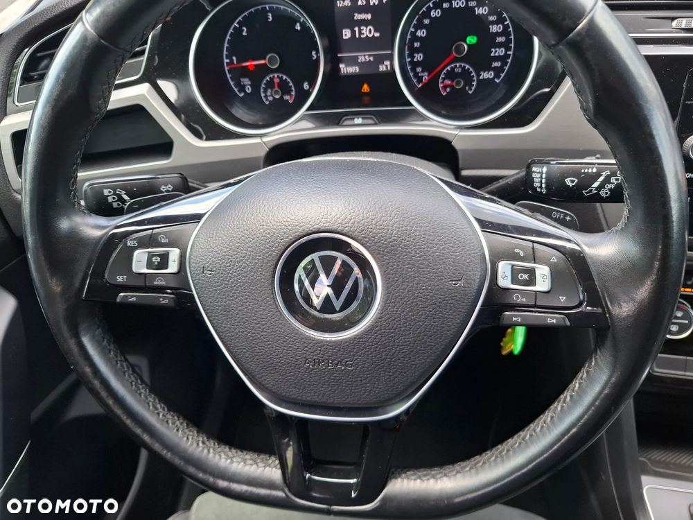 Volkswagen Touran - 16