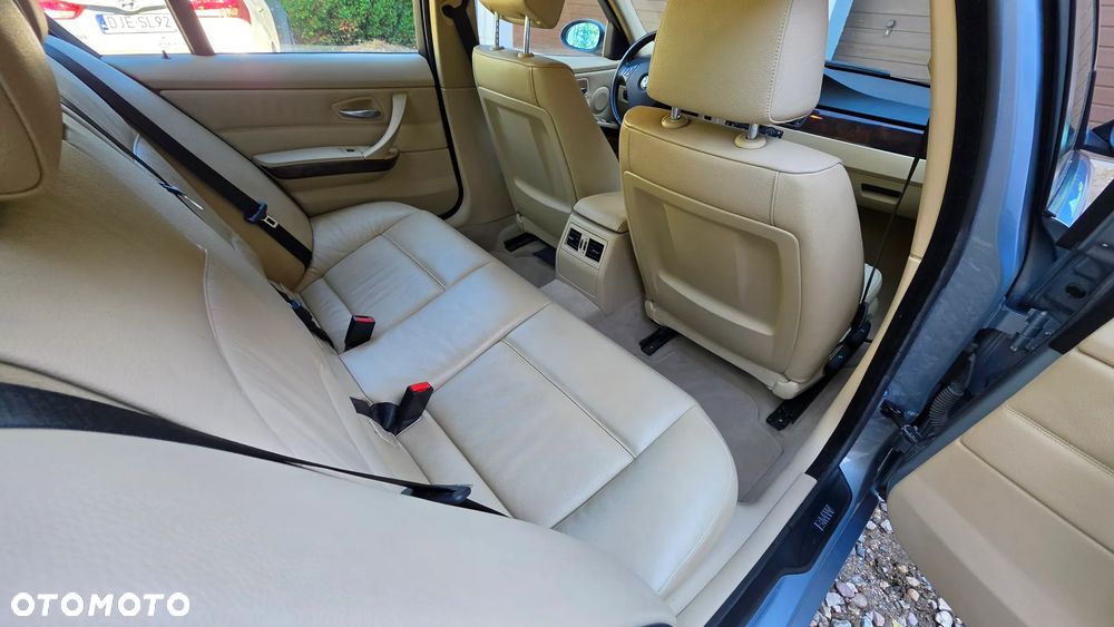 BMW Seria 3 318i - 29