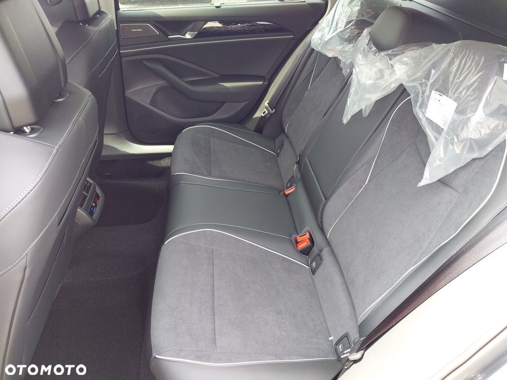 Volkswagen Passat Variant 2.0 TSI Business Plus DSG - 20
