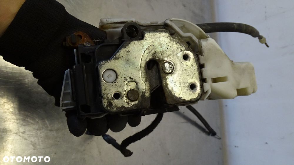 ZAMEK LEWY PRZÓD DRZWI FIAT GRANDE PUNTO 1.4 - 6