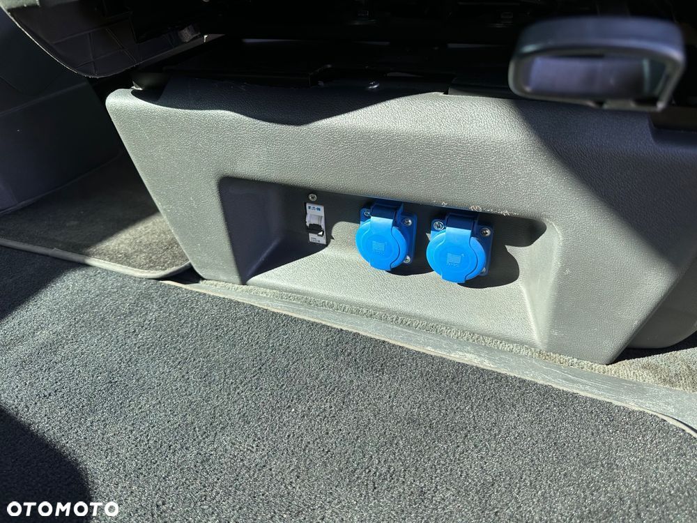 Volkswagen Multivan - 13