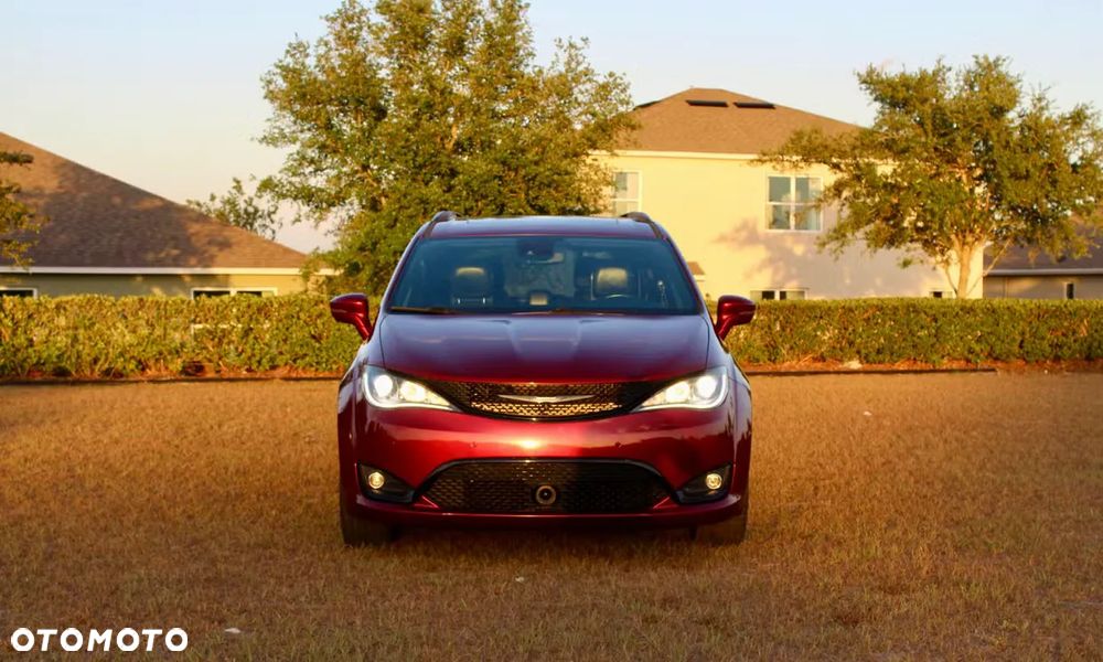 Chrysler Pacifica - 14