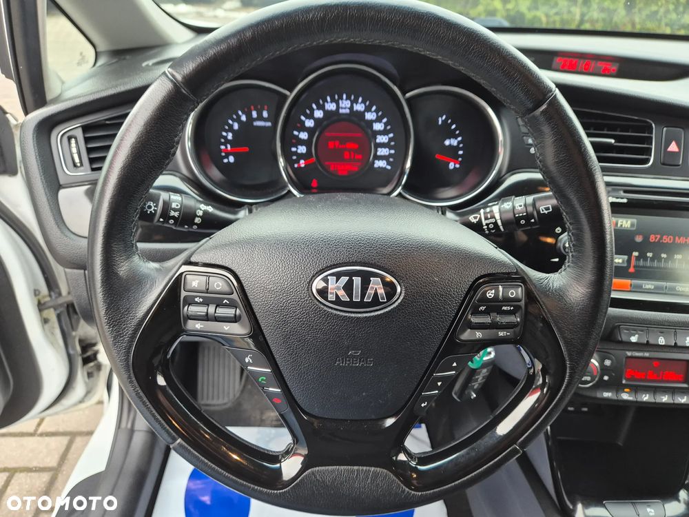 Kia Ceed 1.6 CRDi 128 Platinum Edition - 35