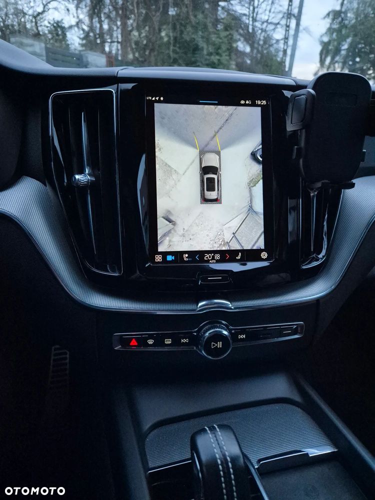 Volvo XC 60 T6 Plug-In Hybrid AWD R-Design - 11