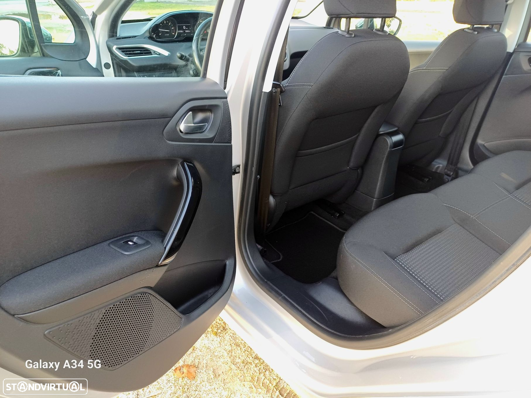 Peugeot 208 1.6 BlueHDi Style - 28