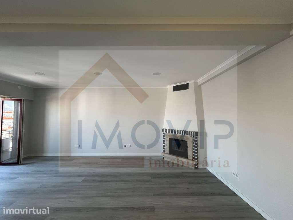 Apartamento T4 Totalmente Remodelado na Amora - Grande imagem: 3/25