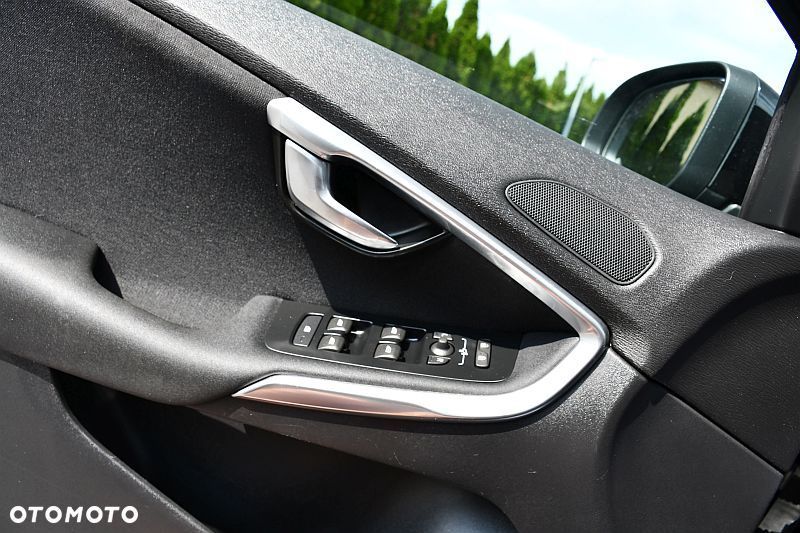 Volvo V40 T3 Momentum - 19