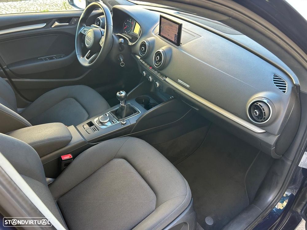 Audi A3 Limousine 30 TDI Design - 8