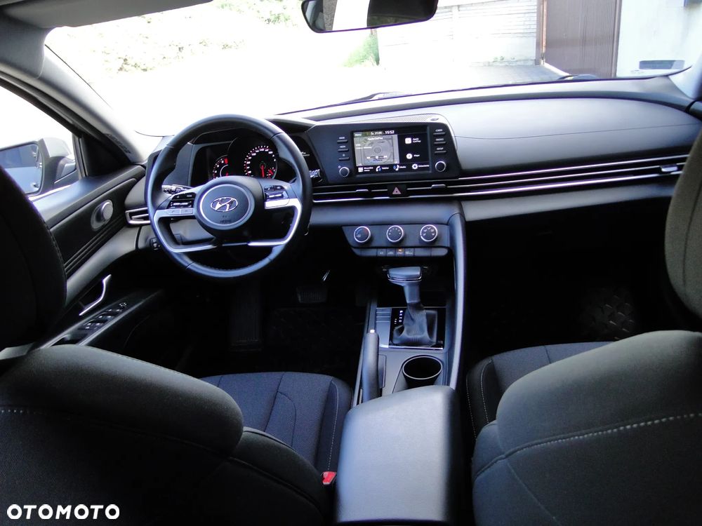 Hyundai Elantra 1.6 Smart CVT - 18