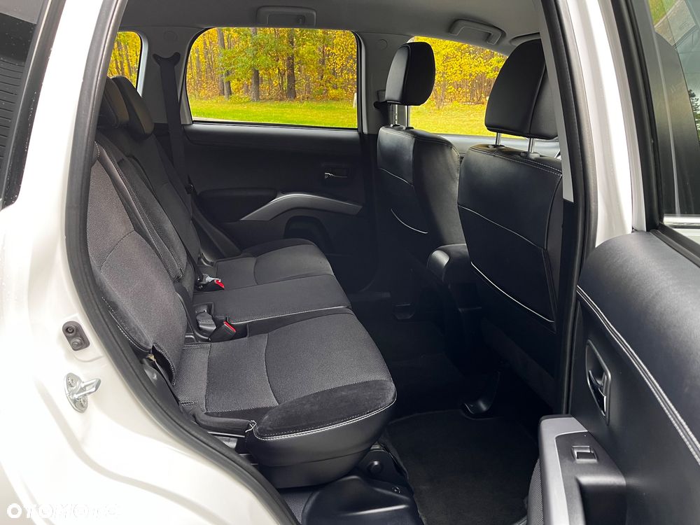 Mitsubishi Outlander 2.0 DI-D 4WD Invite - 26