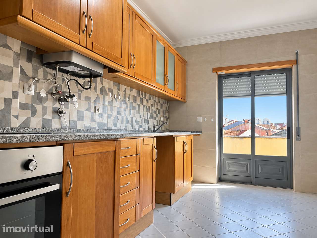 Apartamento T3 no Centro do Bombarral c/Varanda e 2 Lugares de Garagem - Grande imagem: 5/34