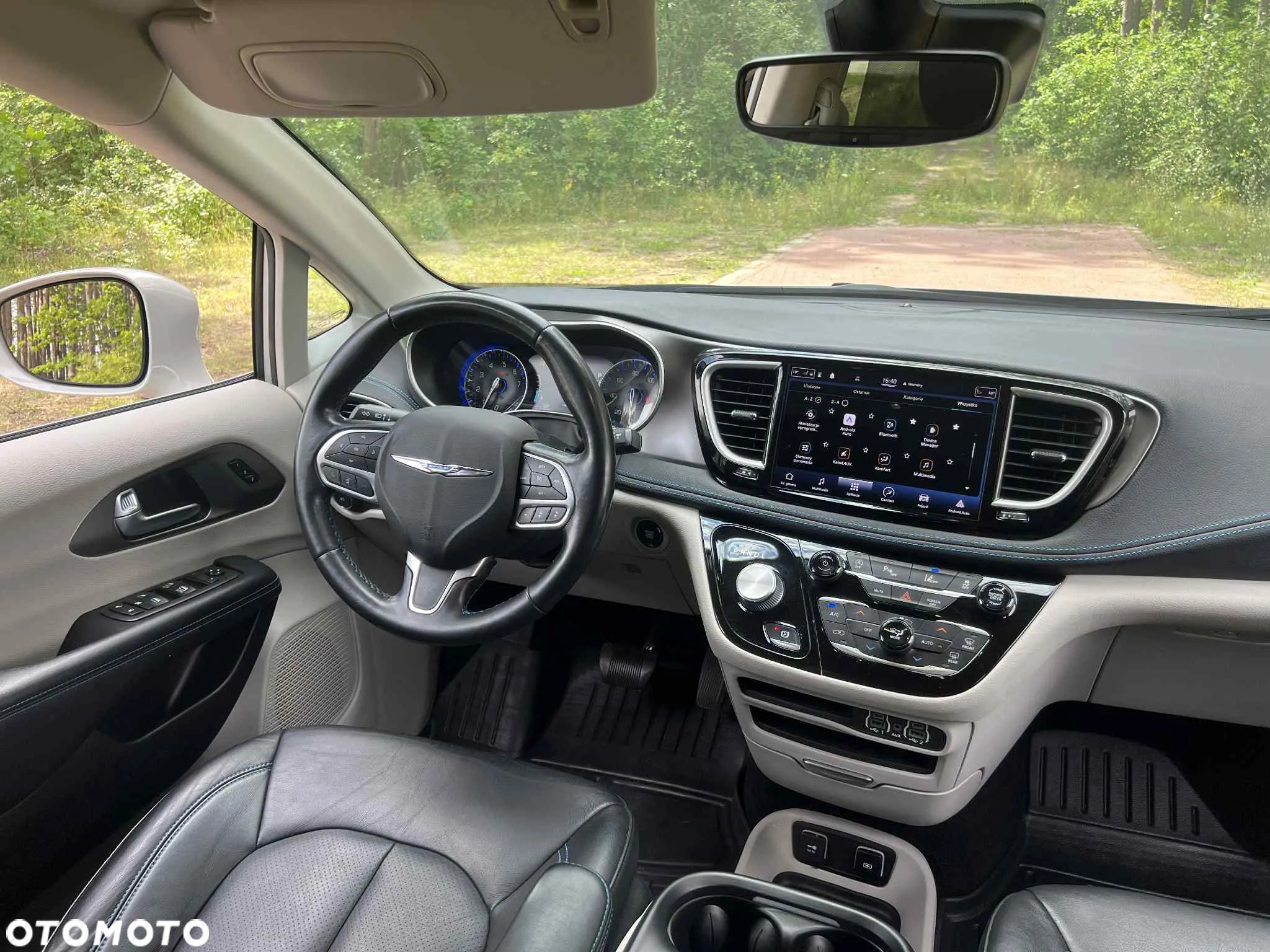 Chrysler Pacifica - 17