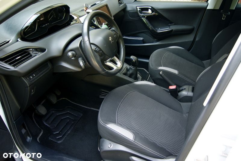 Peugeot 208 PureTech 82 Start & Stop Allure - 19