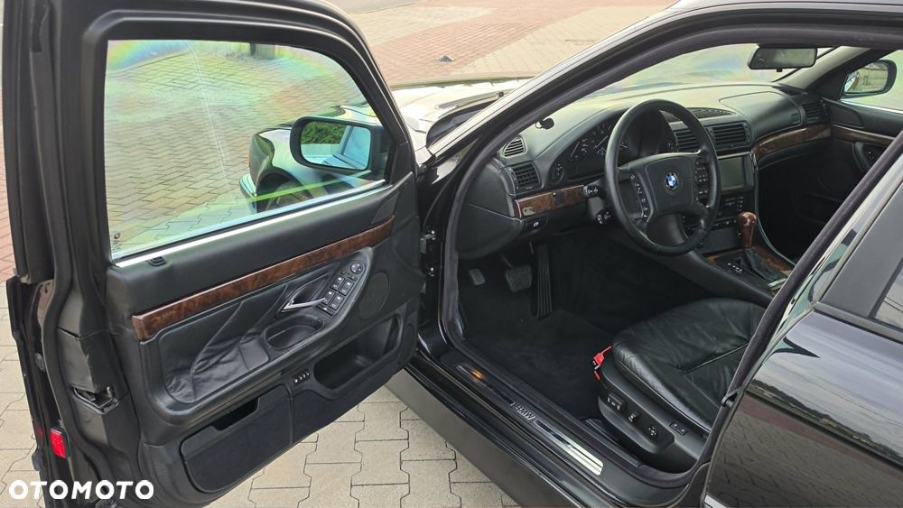 BMW Seria 7 750iL - 11