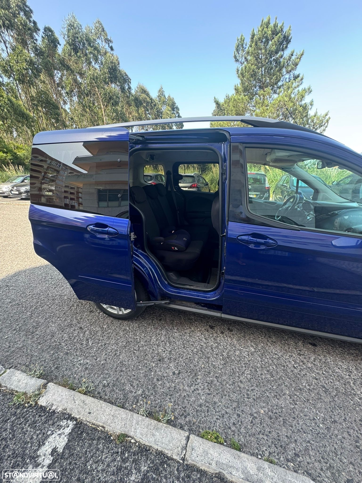 Ford Tourneo Courier 1.0 EcoBoost Titanium - 4