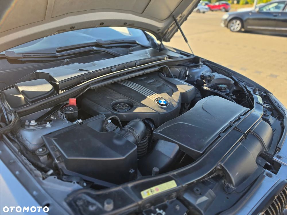 BMW Seria 3 320d xDrive DPF - 16