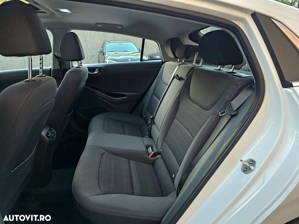 Hyundai IONIQ - 7