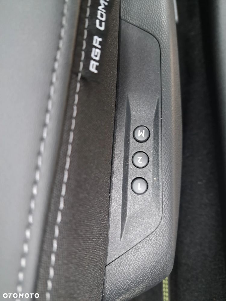 Peugeot 408 1.6 Plug-In Hybrid 180 GT EAT8 - 16