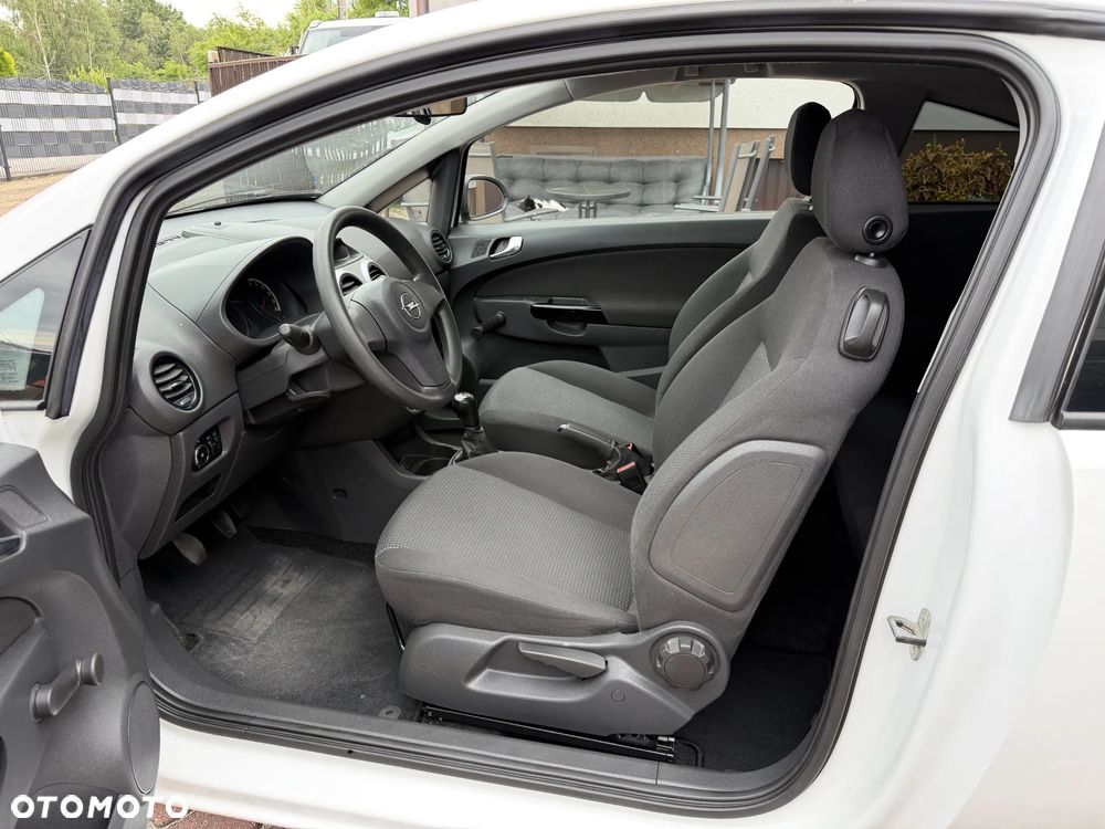 Opel Corsa 1.2 16V Essentia - 12