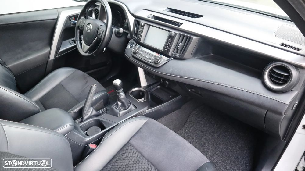 Toyota RAV4 2.0 D-4D 4x2 S&S Executive - 9