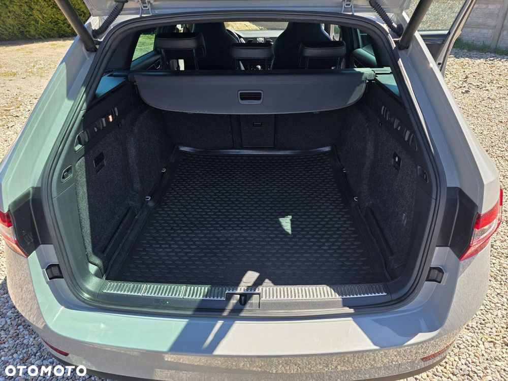 Skoda Superb 2.0 TDI SCR Sportline DSG - 17