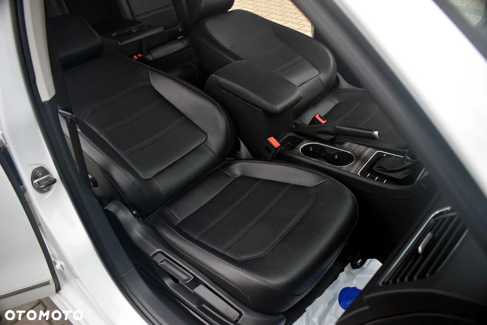 Volkswagen Passat - 33