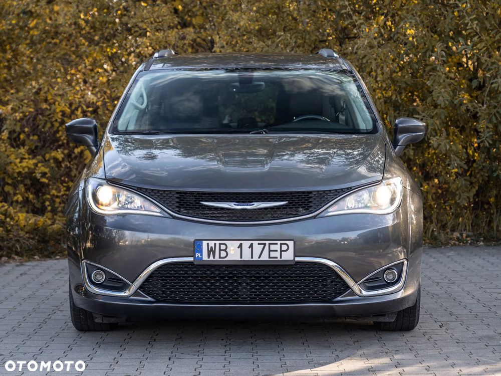 Chrysler Pacifica - 2