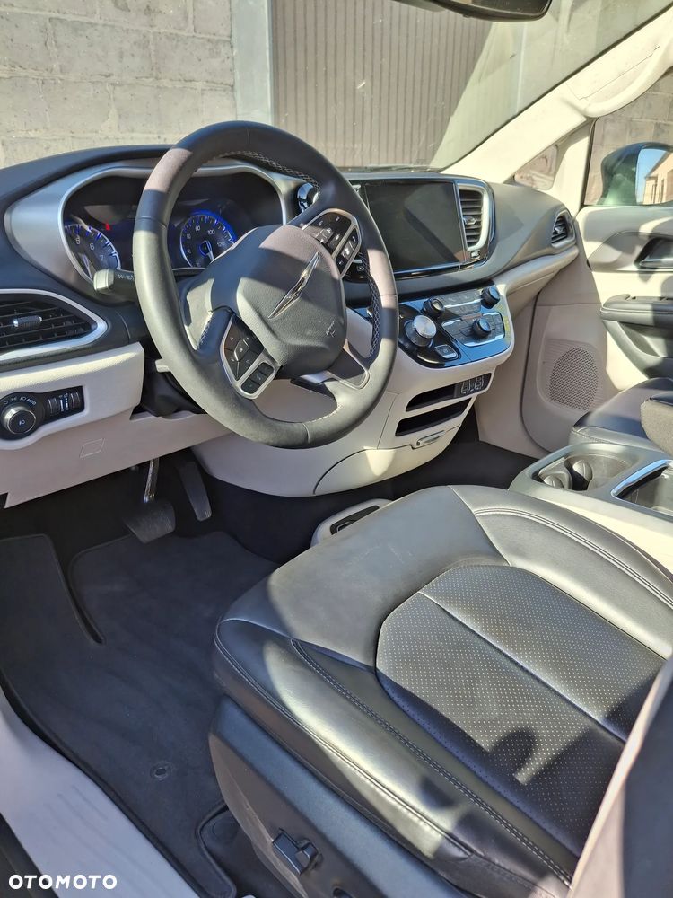 Chrysler Pacifica - 6