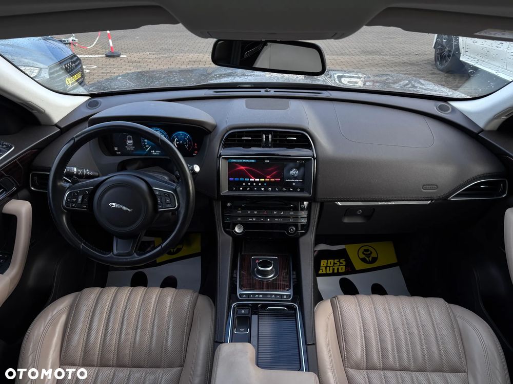 Jaguar F-Pace - 13