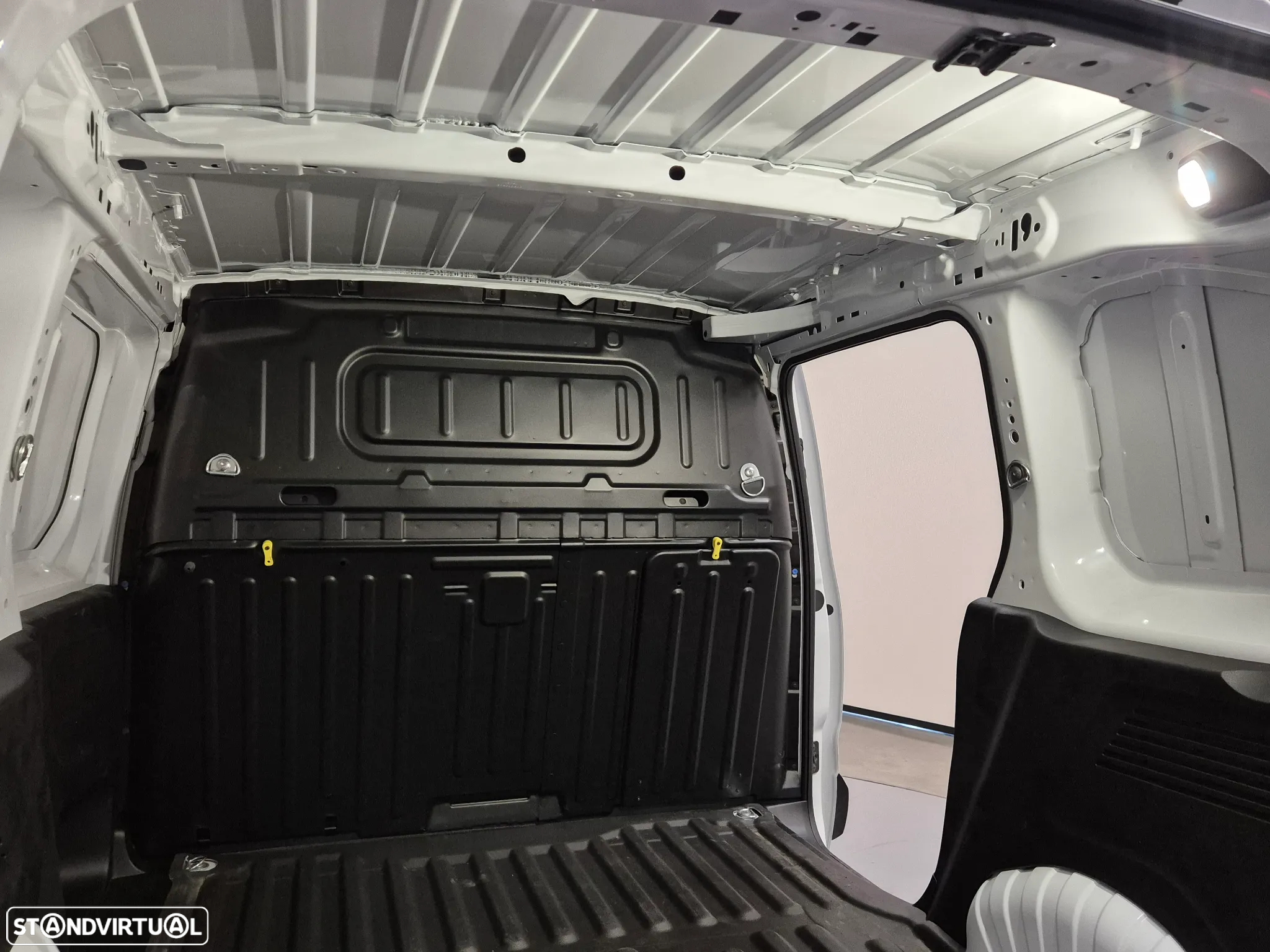 Citroën Berlingo 1.5 BlueHDI  (3 LUG) Caixa de 6 Vel. - 18
