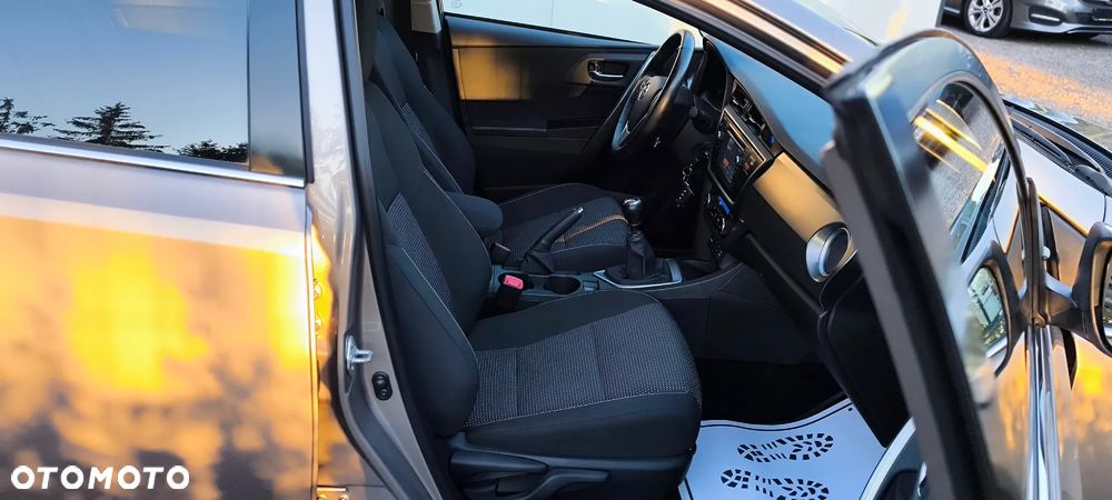 Toyota Auris 1.33 VVT-i Premium Comfort - 11