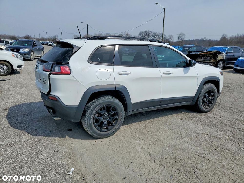 Jeep Cherokee - 4