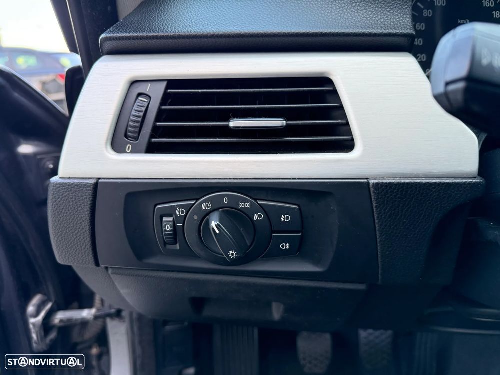 BMW 320 d Touring - 10