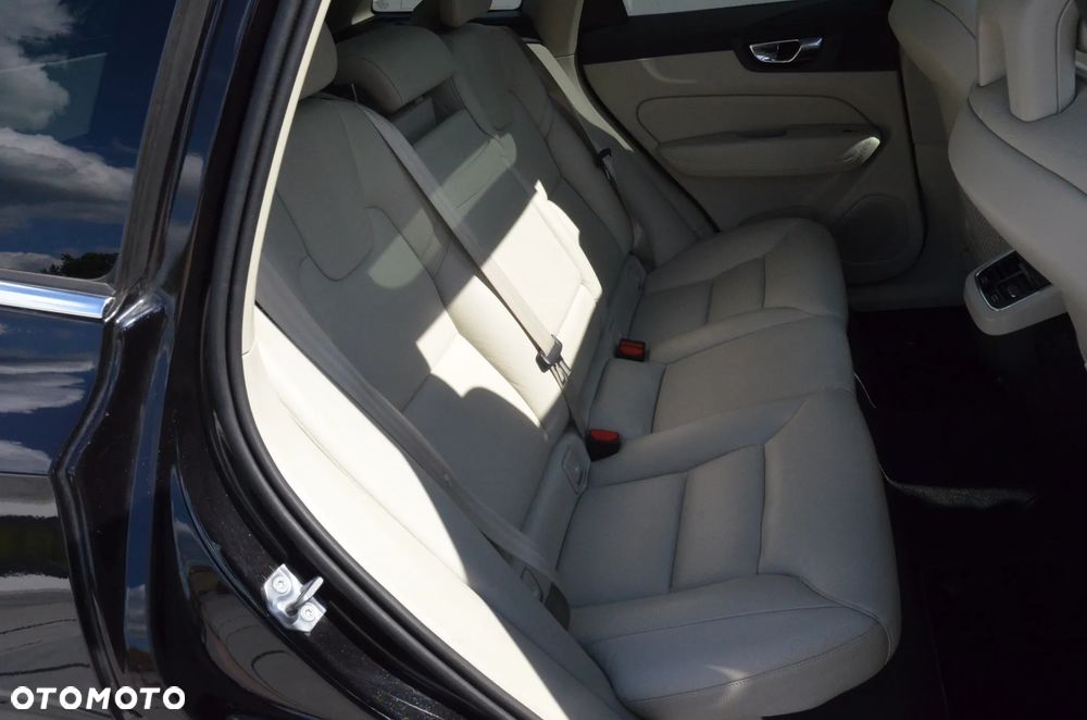 Volvo XC 60 T5 AWD Inscription - 22