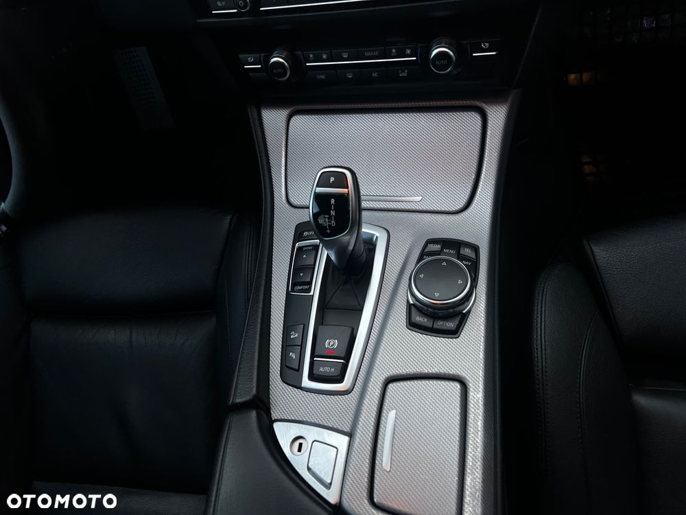 BMW Seria 5 525d xDrive - 12