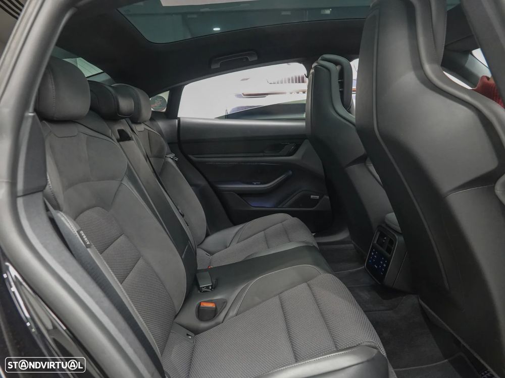 Porsche Taycan 4S - 33