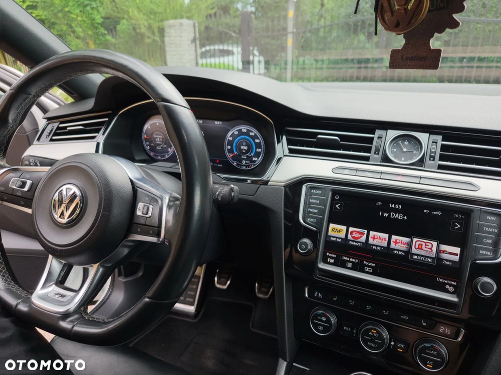Volkswagen Passat - 11