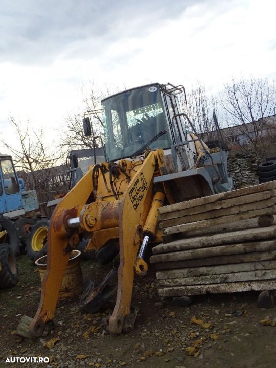 Cilindru brat fata incarcator Liebherr 554 - 1