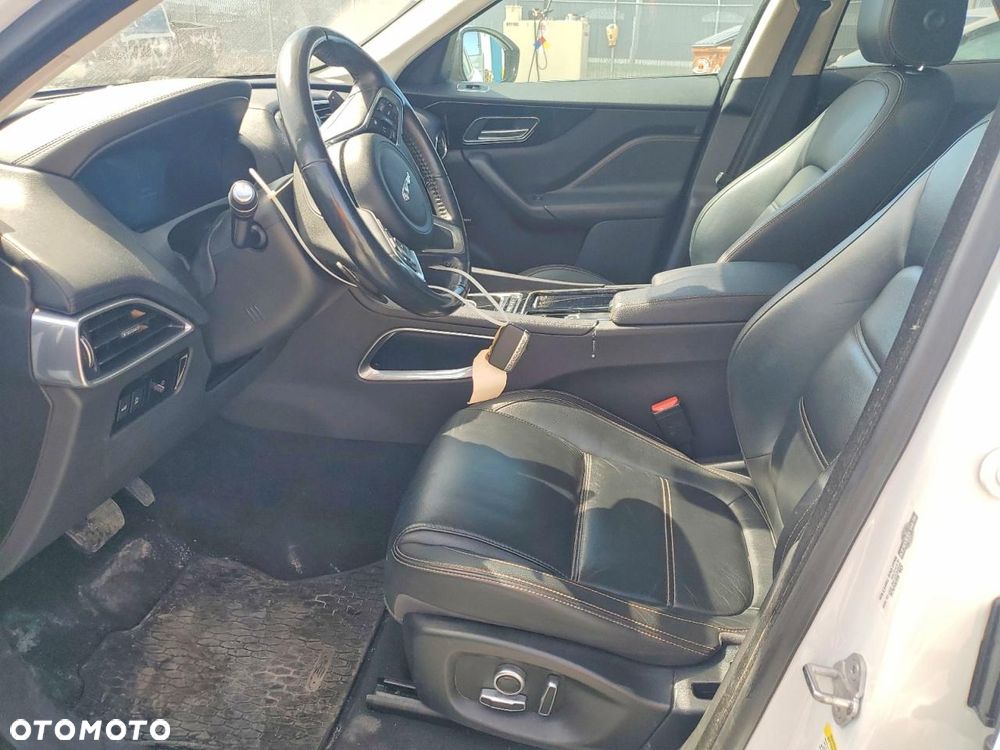 Jaguar F-Pace 2.0 P250 mHEV AWD - 8