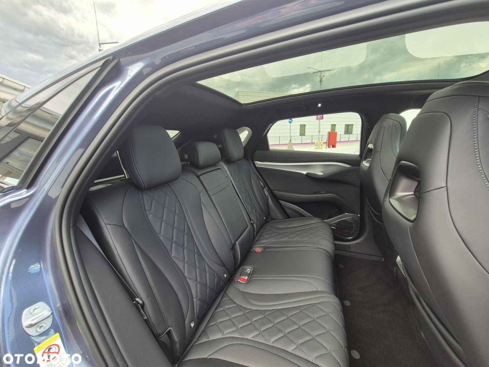 BYD Sealion 7 - 16