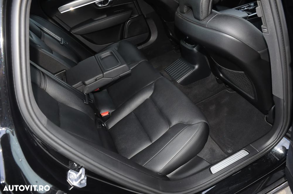 Volvo S90 T8 Twin Engine AWD Geartronic Momentum - 23