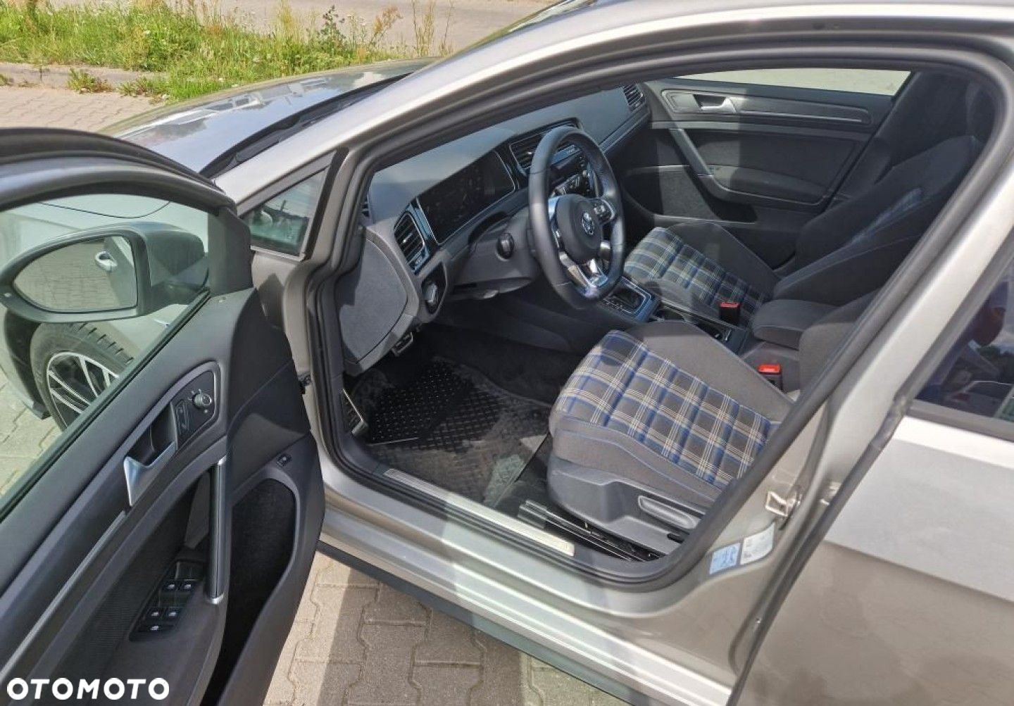 Volkswagen Golf - 8