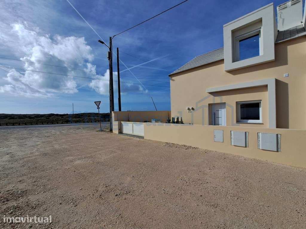 Moradia Geminada com 2 suítes junto à praia dos Supertubos - Grande imagem: 4/24