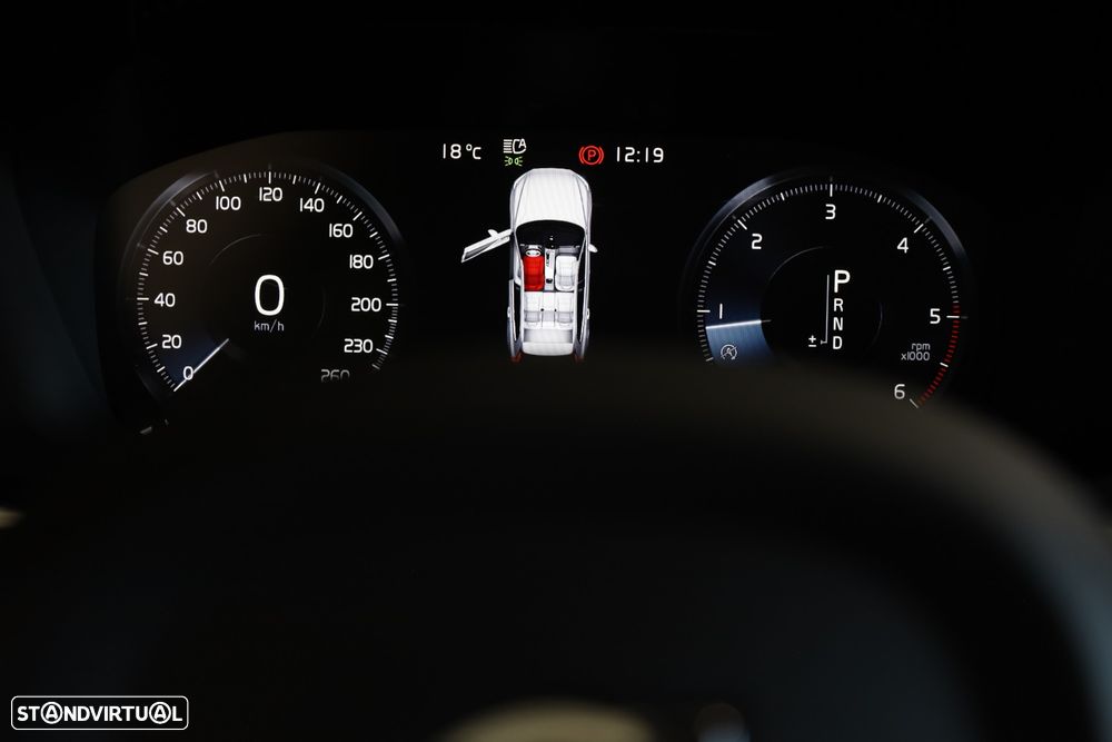 Volvo XC 60 2.0 D4 Momentum Geartronic - 24