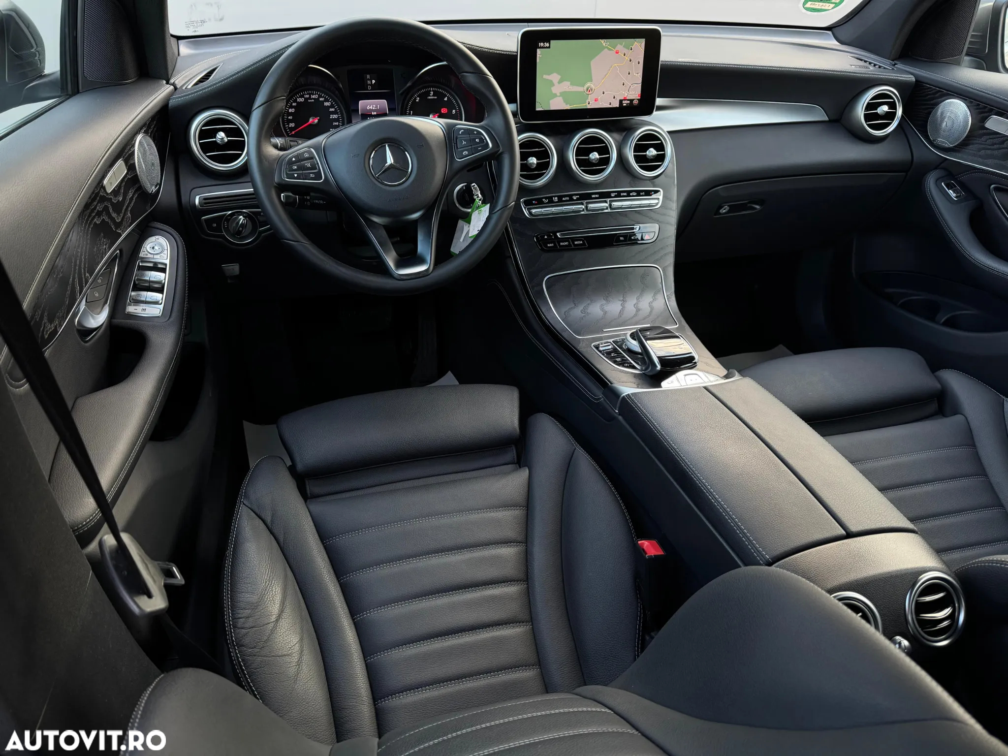 Mercedes-Benz GLC - 11